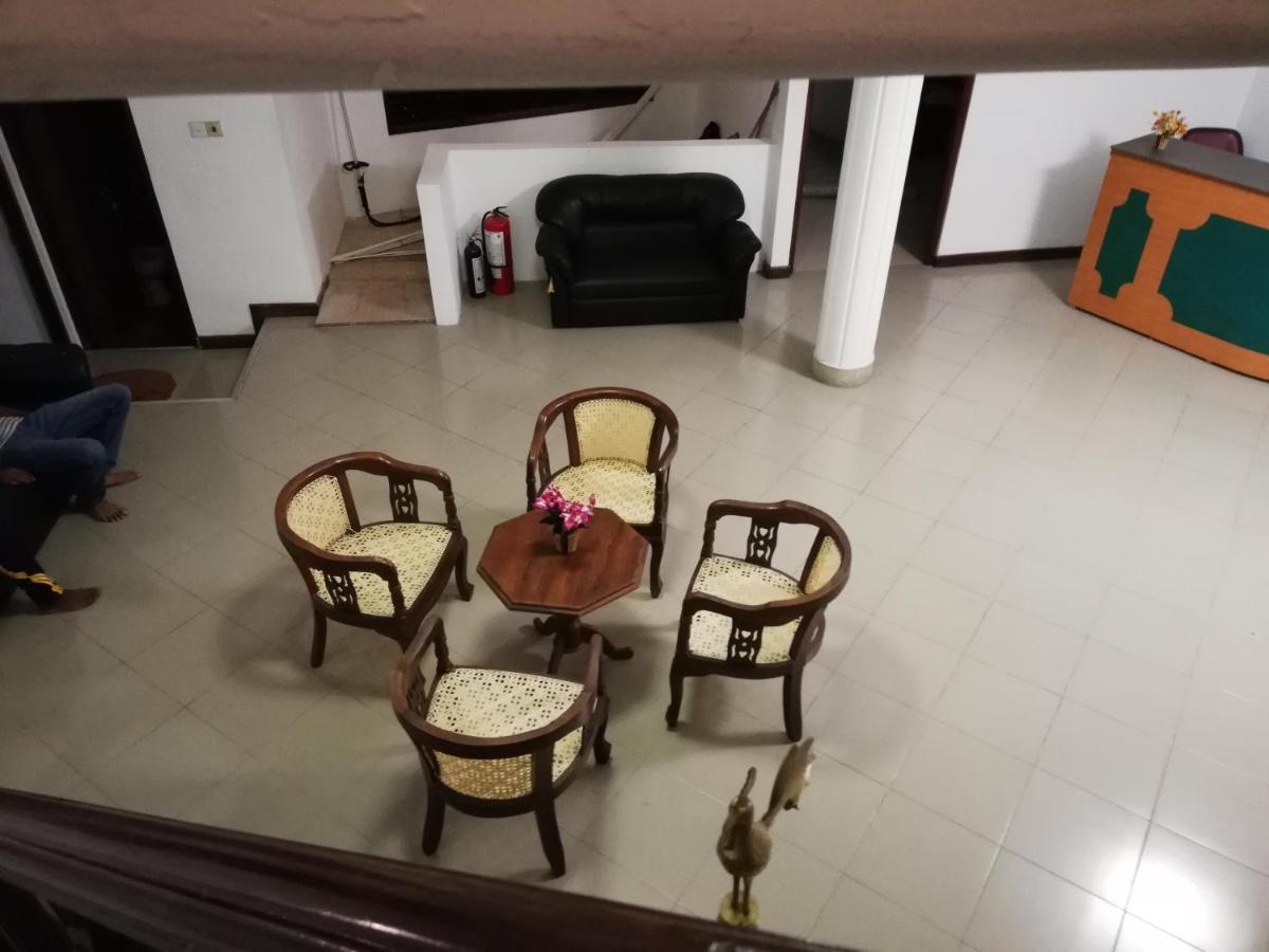 Days Inn B/B كاندي المظهر الخارجي الصورة
